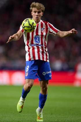 Pablo Barrios (Atletico de Madrid) controls the ball during the LaLiga EA Sports match between AtlÃ tico Madrid v Levante UD at Estadio Riyadh Air Metropolitano on November 8, 2025 in Madrid, Spain. (Photo by Manu Reino DeFodi Images) Pablo Barrios Atletico de Madrid controls the ball during the LaLiga EA Sports match between AtlÃ tico Madrid v Levante UD at Estadio Riyadh Air Metropolitano on November 8, 2025 in Madrid, Spain Photo by Manu Reino DeFodi Images