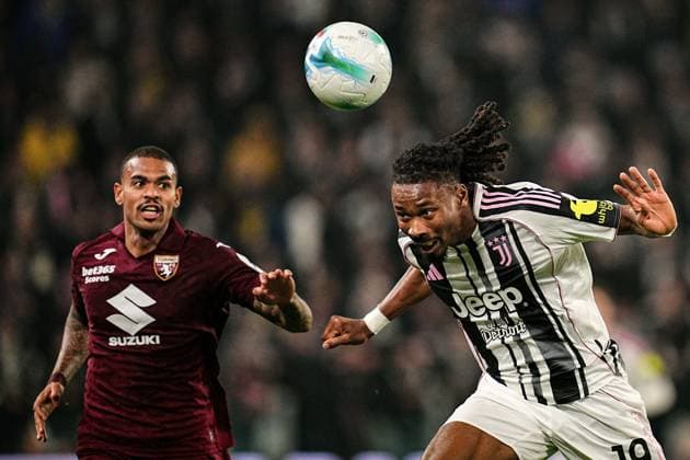 Juventus Khephren Thuram fights for the ball with Torino™s Cyril Ngonge during the Serie A soccer match between Juventus and Torino at the Allianz Stadium in Turin, north west Italy - Saturday, Nov. 8, 2025. - Soccer .  Copyright: xMarcoxAlpozzi LaPressex