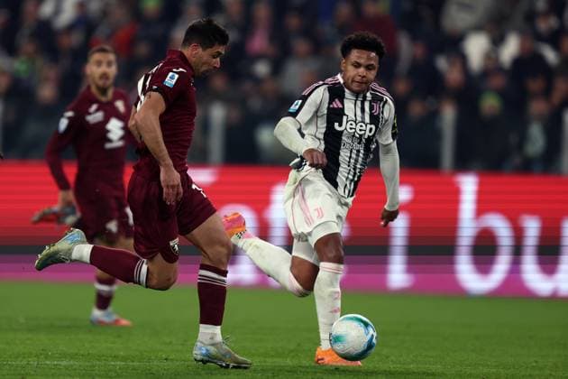 Giovanni Simeone (Torino Fc) controls the ball, Serie A, Juventus FC v Torino Fc, Allianz Stadium, November 8, 2025, Turin, Italy.