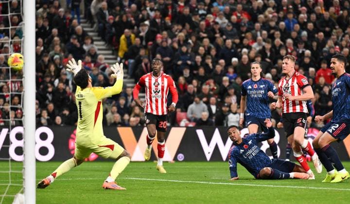 Dan Ballard of Sunderland scores their first goal Sunderland v Arsenal, Premier League, Football, Stadium of Light, Sunderland, UK - 08 Nov 2025Sunderland Stadium of Light United Kingdom EDITORIAL USE ONLY No use with unauthorised audio, video, data, fixture lists, club league logos or live services. Online in-match use limited to 120 images, no video emulation. No use in betting, games or single club league player publications.  Copyright: xRichardxLee Shutterstockx 15702163ag