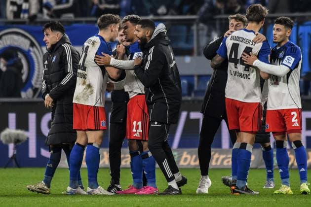 Schlussjubel Capaldo Nicolás Nicolai Remberg Ransford-Yeboah Königsdörffer Co - Trainer Richard Krohn Loic Fave Luka Vuskovic William Mikelbrencis ( HSV ) Deutschland , Hamburg , Volksparkstadion , Fussball , 1. Bundesliga , Hamburger SV - Borussia Dortmund