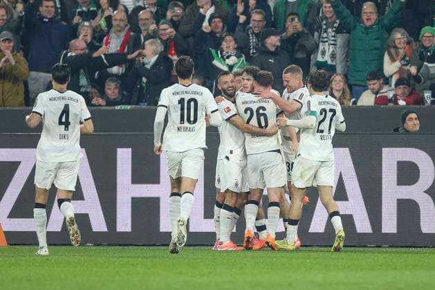 Mönchengladbach, Deutschland, 08.11.25: Philipp Sander (Borussia Mönchengladbach) Torjubel, jubelt mit seiner Mannschaft nach dem Treffer zum 1:0 waehrend des Spiels der Bundesliga zwischen Borussia Mönchengladbach vs 1. FC Köln im Stadion im Borussia Park Mönchengladbach Stadion im Borussia Park North Rhine-Westphalia Germany Copyright: xBrauer-Fotoagenturx xAdrianxSchlx