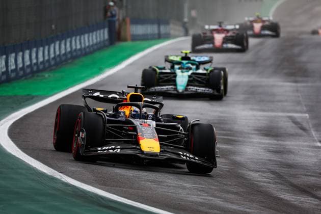 F1 - SAO PAULO GRAND PRIX 2025 01 VERSTAPPEN Max (nld), Red Bull Racing RB21, 14 ALONSO Fernando (spa), Aston Martin F1 Team AMR24, action during the 2025 Formula 1 Grande Premio de Sao Paulo, 2025 Sao Paulo Grand Prix, 21th round of the 2025 FIA Formula One World Championship, WM, Weltmeisterschaft from November 7 to 9, 2025 on the Interlagos, in Sao Paulo, Brazil - Sao PauloBrazil Copyright: xFLORENTxGOODENx