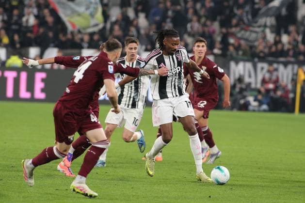 Kephren Thuram (Juventus FC) in action during Juventus FC vs Torino FC, Italian soccer Serie A match in Turin, Italy, November 08 2025  Copyright: xClaudioxBenedetto IPAxSportx xipa-agency.netx xx IPA_67703713 IPA_Agency_IPA67703713