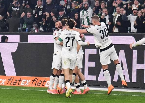 08.11.2025, xhbx, Fussball 1.Bundesliga, Borussia Moenchengladbach - 1.FC Köln v.l.Torjubel, Goal celebration, celebrate the goal 1:0 durch Philipp Sander (Borussia Mönchengladbach) (DFL DFB REGULATIONS PROHIBIT ANY USE OF PHOTOGRAPHS as IMAGE SEQUENCES and or QUASI-VIDEO) Moenchengladbach