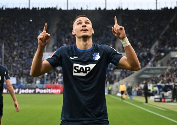 08.11.2025, xsltx, Fussball 1.Bundesliga, TSG 1899 Hoffenheim - RB Leipzig v.l. Tim Lemperle (TSG Hoffenheim) jubelt nach seinem Tor zum 2:1. (DFL DFB REGULATIONS PROHIBIT ANY USE OF PHOTOGRAPHS as IMAGE SEQUENCES and or QUASI-VIDEO)