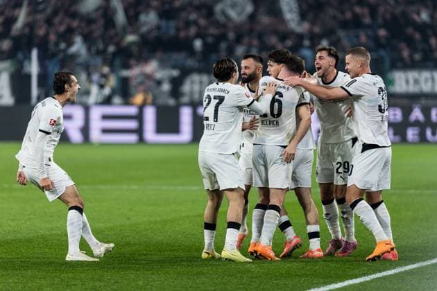 1. Fussball Bundesliga: Borussia Mönchengladbach - 1. FC Köln; 08.11.2025 Jubel zum 1:0 durch Philipp Sander (Borussia Mönchengladbach, 16), Tor, Torjubel 1. Fussball Bundesliga, Borussia Mönchengladbach - 1. FC Köln, Mönchengladbach, BORUSSIA-PARK am 08.11.2025 DFL REGULATIONS PROHIBIT ANY USE OF PHOTOGRAPHS AS IMAGE SEQUENCES AND OR QUASI-VIDEO. Copyright: xBEAUTIFULxSPORTS Wunderlx