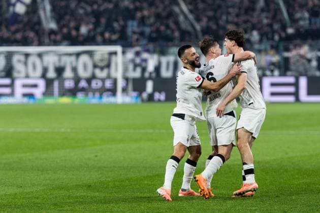 1. Fussball Bundesliga: Borussia Mönchengladbach - 1. FC Köln; 08.11.2025 Jubel zum 1:0 durch Philipp Sander (Borussia Mönchengladbach, 16), Tor, Torjubel 1. Fussball Bundesliga, Borussia Mönchengladbach - 1. FC Köln, Mönchengladbach, BORUSSIA-PARK am 08.11.2025 DFL REGULATIONS PROHIBIT ANY USE OF PHOTOGRAPHS AS IMAGE SEQUENCES AND OR QUASI-VIDEO. Copyright: xBEAUTIFULxSPORTS Wunderlx