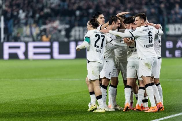 1. Fussball Bundesliga: Borussia Mönchengladbach - 1. FC Köln; 08.11.2025 Jubel zum 1:0 durch Philipp Sander (Borussia Mönchengladbach, 16), Tor, Torjubel 1. Fussball Bundesliga, Borussia Mönchengladbach - 1. FC Köln, Mönchengladbach, BORUSSIA-PARK am 08.11.2025 DFL REGULATIONS PROHIBIT ANY USE OF PHOTOGRAPHS AS IMAGE SEQUENCES AND OR QUASI-VIDEO. Copyright: xBEAUTIFULxSPORTS Wunderlx