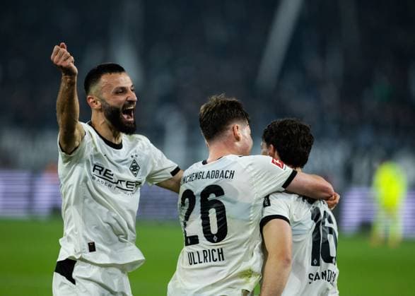 Moenchengladbach, Borussia Park, 08.11.2025: Philipp Sander of Gladbach celebrates scoring the 1:0 goal with Franck Honorat of Gladbach (L) and Lukas Ullrich of Gladbach during the match 1.Bundesliga Borussia Moenchengladbach vs. 1.FC Koeln.