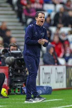 Sunderland v Arsenal, Premier League Sunderland Manager Regis Le Bris FRA reacts and gestures during the Sunderland v Arsenal Premier League match at the Stadium of Light, Sunderland, England on 8 November 2025 Credit: Phil Duncan Every Second Media Editorial use only. All images are copyright Every Second Media Limited. No images may be reproduced without prior permission. All rights reserved. Premier League and Football League images are subject to licensing agreements with Football DataCo Limited. see https: www.football-dataco.com Copyright: xIMAGO EveryxSecondxMediax ESM-1659-0038 PhilxDuncanx xEveryxSecondxMediax