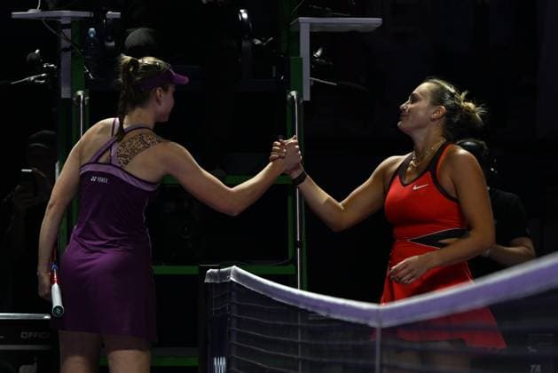 Aryna Sabalenka v Elena Rybakina - WTA, Tennis Damen Finals 2025 RIYADH, SAUDI ARABIA - NOVEMBER 8: Aryna Sabalenka (R) congratulates her opponent Elena Rybakina (L) of Kazakhstan after their Singles Final match of the 2025 WTA Finals, part of the Hologic WTA Tour, at King Saud University Indoor Arena in Riyadh, Saudi Arabia, on November 8, 2025. Artur Widak Anadolu Riyadh Saudi Arabia. Editorial use only. Please get in touch for any other usage.  Copyright: x2025xAnadoluxArturxWidakx