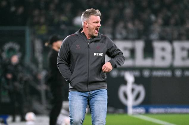 Fussball, Bundesliga, Deutschland, Herren, Saison 2025 2026, 10. Spieltag, Borussia Park Mönchengladbach, Bor. Mönchengladbach - 1. FC Köln; Cheftrainer Lukas Kwasniok (KOE). Aktion, Einzelbild.