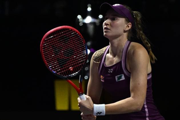 Aryna Sabalenka v Elena Rybakina - WTA, Tennis Damen Finals 2025 RIYADH, SAUDI ARABIA - NOVEMBER 8: Elena Rybakina of Kazakhstan in action against Aryna Sabalenka (not seen) of Belarus in the Singles Final of the 2025 WTA Finals, part of the Hologic WTA Tour, at King Saud University Indoor Arena in Riyadh, Saudi Arabia, on November 8, 2025. Artur Widak Anadolu Riyadh Saudi Arabia. Editorial use only. Please get in touch for any other usage.  Copyright: x2025xAnadoluxArturxWidakx