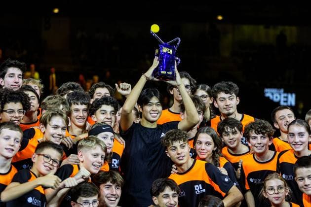 Moselle Open : tournoi de tennis, à Metz PHOTOPQR LE REPUBLICAIN LORRAIN Hugo AZMANI ; Metz ; 08 11 2025 ; Moselle Open : 22e édition du tournoi de tennis, aux Arènes, à Metz; Learner Tien (USA) remporte le tournoi, lors de son match en Finale contre Cameron Norrie Metz Moselle Lorraine France  Copyright: xPHOTOPQR LExREPUBLICAINxLORRAIN xHugoxAZMANIx 20251108RBL6420 20251108RBL6420