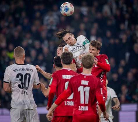 Mönchengladbach, Germany. 08th Nov 2025. Rocco Reitz (BMG) Joel Schmied (Köln) Borussia Moenchengladbach - 1. FC Köln 08.11.2025