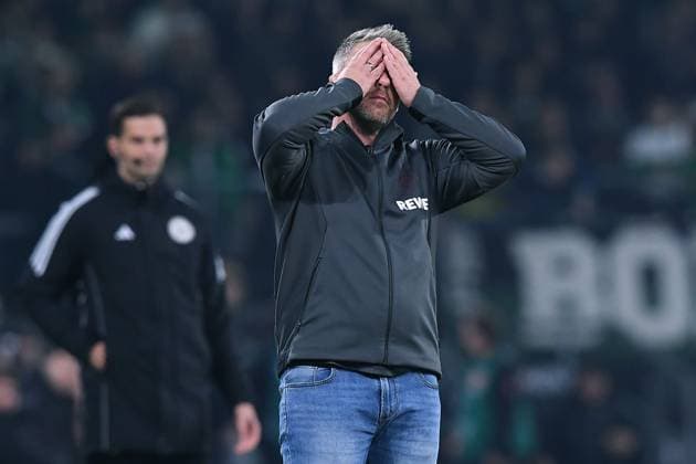 Fußball 1. Bundesliga 10. Spieltag Borussia Mönchengladbach - 1. FC Köln am 08.11.2025 im Borussia-Park in Mönchengladbach Lukas Kwasniok ( Trainer Cheftrainer Köln ) enttäuscht DFL regulations prohibit any use of photographs as image sequences and or quasi-video.