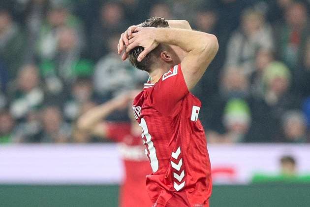 Mönchengladbach, Deutschland, 08.11.25: Marius Bülter (1. FC Köln) ist enttäuscht waehrend des Spiels der Bundesliga zwischen Borussia Mönchengladbach vs 1. FC Köln im Stadion im Borussia Park Mönchengladbach Stadion im Borussia Park North Rhine-Westphalia Germany Copyright: xBrauer-Fotoagenturx xAdrianxSchlx