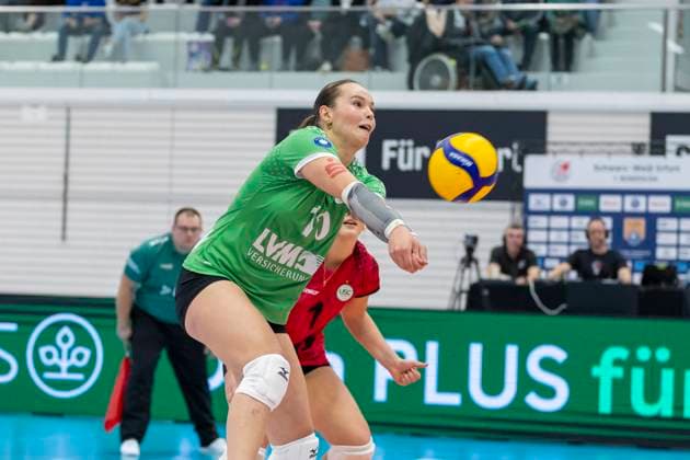 DVV-Pokal Achtelfinale Frauen: Schwarz-Weiss Erfurt vs. Schwarz-Weiss Erfurt vs. USC Münster; Erfurt; 08.11.2025 Amelie Strothoff ( 10; USC Münster) DVV-Pokal Achtelfinale Frauen: Schwarz-Weiss Erfurt vs. Schwarz-Weiss Erfurt vs. USC Münster; Riethsporthalle Erfurt; 08.11.2025 Copyright: xBEAUTIFULxSPORTS Duehringx
