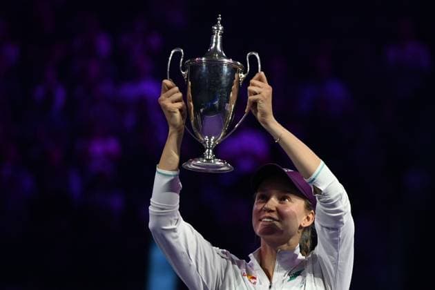 Aryna Sabalenka v Elena Rybakina - WTA, Tennis Damen Finals 2025 RIYADH, SAUDI ARABIA - NOVEMBER 8: Elena Rybakina of Kazakhstan lifts the trophy after winning the Singles Final of the 2025 WTA Finals against Aryna Sabalenka (not seen), part of the Hologic WTA Tour, at King Saud University Indoor Arena in Riyadh, Saudi Arabia, on November 8, 2025. Artur Widak Anadolu Riyadh Saudi Arabia. Editorial use only. Please get in touch for any other usage.  Copyright: x2025xAnadoluxArturxWidakx