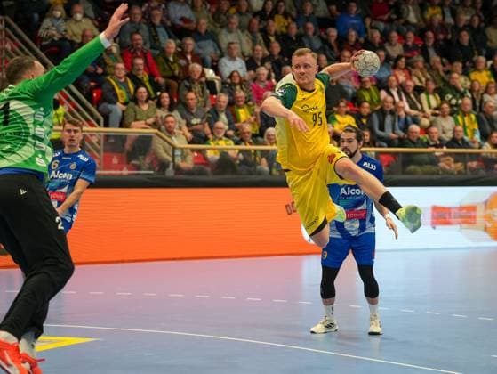 Jan von Boenigk (VfL Eintracht Hagen, 95) beim Sprugwurf auf das Tor VfL Eintracht Hagen vs. TV Grosswallstadt, Handball, 2. Bundesliga, 10. Spieltag, Saison 2025 2026, 08.11.2025 VfL Eintracht Hagen vs. TV Grosswallstadt, Handball, 2. Bundesliga, 10. Spieltag, Saison 2025 2026, 08.11.2025 Hagen Copyright: xEibner-Pressefoto DamianxKruczynx EP_DKI