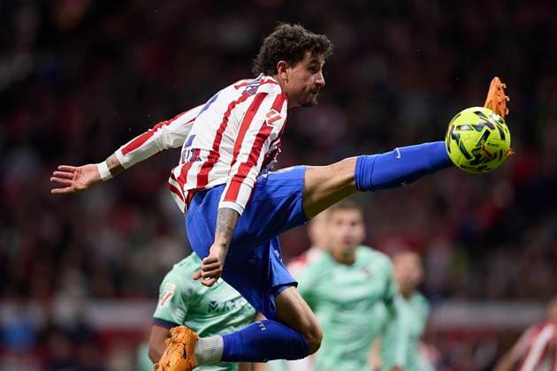 Jose Maria Gimenez (Atletico de Madrid) controls the ball during the LaLiga EA Sports match between AtlÃ tico Madrid v Levante UD at Estadio Riyadh Air Metropolitano on November 8, 2025 in Madrid, Spain. (Photo by Manu Reino DeFodi Images) Jose Maria Gimenez Atletico de Madrid controls the ball during the LaLiga EA Sports match between AtlÃ tico Madrid v Levante UD at Estadio Riyadh Air Metropolitano on November 8, 2025 in Madrid, Spain Photo by Manu Reino DeFodi Images