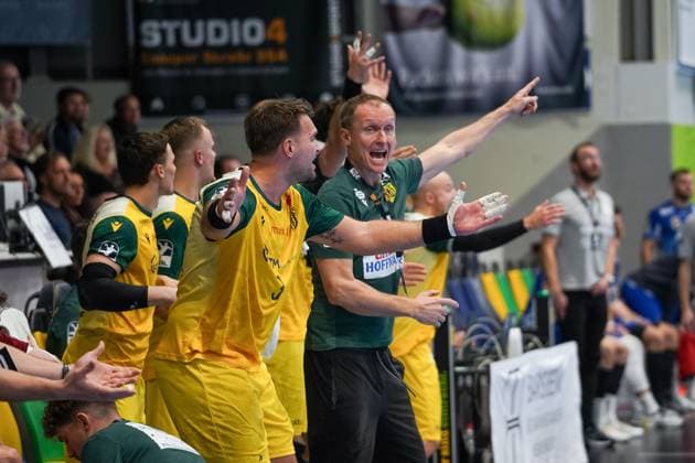 Aufregung bei Pavel Prokopec (VfL Eintracht Hagen, Trainer) und Tim Dueren (VfL Eintracht Hagen, 03) wegen einer Entscheidung VfL Eintracht Hagen vs. TV Grosswallstadt, Handball, 2. Bundesliga, 10. Spieltag, Saison 2025 2026, 08.11.2025 VfL Eintracht Hagen vs. TV Grosswallstadt, Handball, 2. Bundesliga, 10. Spieltag, Saison 2025 2026, 08.11.2025 Hagen Copyright: xEibner-Pressefoto DamianxKruczynx EP_DKI