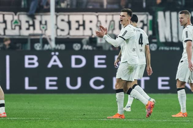 Fussball, Bundesliga Saison 2025 2026 10. Spieltag Borussia Mönchengladbach - 1.FC Köln 08.11.2025, BORUSSIA-PARK Torjubel Borussia Mönchengladbach nach dem Tor zum 1-0 durch Philipp Sander (Borussia Mönchengladbach, 16) die Spieler freuen sich Mönchengladbach BORUSSIA-PARK Nordrhein-Westfalen Deutschland