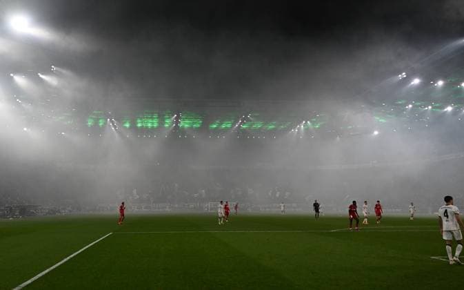 08.11.2025, xophax, Fussball 1.Bundesliga, Borussia Moenchengladbach - 1.FC Köln Derby Pyro . Nebel im Stadion (DFL DFB REGULATIONS PROHIBIT ANY USE OF PHOTOGRAPHS as IMAGE SEQUENCES and or QUASI-VIDEO) Moenchengladbach