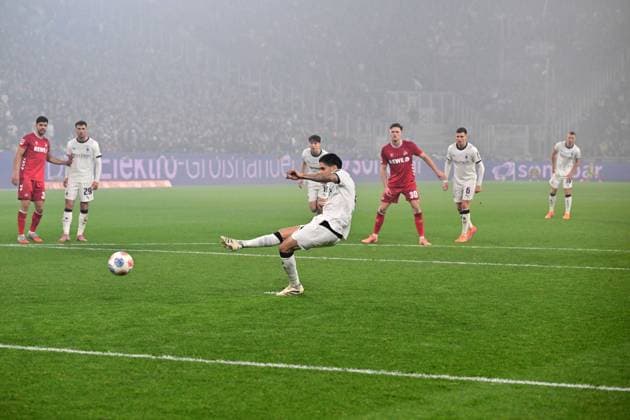 08.11.2025; Moenchengladbach; Fussball, Herren, Saison 2025 2026, Borussia Moenchengladbach vs. 1. FC Koeln Tor zum 2-0; Kevin Diks (Gladbach) verwandelt. Den Elfmeter zum 2-0 DFL regulations prohibit any use of photographs as image sequences and or quasi-video. Borussia-Park NRW Deutschland