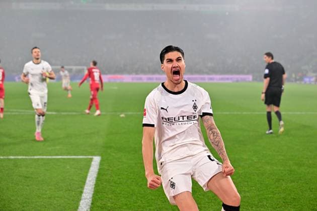 08.11.2025; Moenchengladbach; Fussball, Herren, Saison 2025 2026, Borussia Moenchengladbach vs. 1. FC Koeln Torjubel bei Torschuetze Kevin Diks (Gladbach) nach seinem Tor zum. 2-0 DFL regulations prohibit any use of photographs as image sequences and or quasi-video. Borussia-Park NRW Deutschland