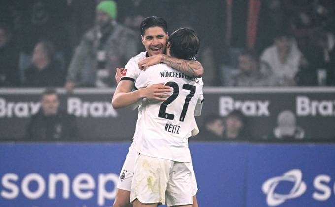 Fussball, Bundesliga, Deutschland, Herren, Saison 2025 2026, 10. Spieltag, Borussia Park Mönchengladbach, Bor. Mönchengladbach - 1. FC Köln; Jubel Kevin Diks (BMG) nach seinem Tor zum 2:0 durch Elfmeter. Jubel, Freude, Aktion.