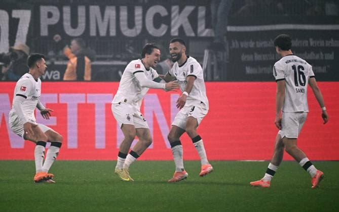 Fussball, Bundesliga, Deutschland, Herren, Saison 2025 2026, 10. Spieltag, Borussia Park Mönchengladbach, Bor. Mönchengladbach - 1. FC Köln; Jubel Haris Tabakovic (BMG) nach seinem Tor zum 3:0. Jubel, Freude, Aktion.