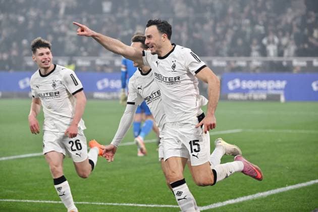 Jubel 3:0 Haris Tabakovic (Borussia Moenchengladbach), links Lukas Ullrich (Borussia Moenchengladbach) 08.11.2025, Fussball 1. Bundesliga, Saison 2025 2026, 10. Spieltag, Borussia Mönchengladbach - 1. FC Köln DFL regulations prohibit any use of photographs as image sequences and or quasi-video Moenchengladbach Borussia Park Nordrhein Westfalen Deutschland