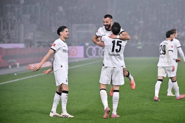 Jubel 3:0, v.li., Kevin Diks (Borussia Moenchengladbach), Franck Honorat (Borussia Moenchengladbach), Haris Tabakovic (Borussia Moenchengladbach) 08.11.2025, Fussball 1. Bundesliga, Saison 2025 2026, 10. Spieltag, Borussia Mönchengladbach - 1. FC Köln DFL regulations prohibit any use of photographs as image sequences and or quasi-video Moenchengladbach Borussia Park Nordrhein Westfalen Deutschland