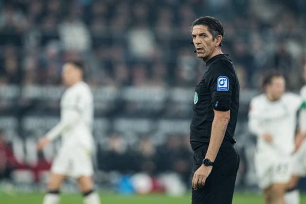 1. Fussball Bundesliga: Borussia Mönchengladbach - 1. FC Köln; 08.11.2025 Schiedsrichter Deniz Aytekin 1. Fussball Bundesliga, Borussia Mönchengladbach - 1. FC Köln, Mönchengladbach, BORUSSIA-PARK am 08.11.2025 DFL REGULATIONS PROHIBIT ANY USE OF PHOTOGRAPHS AS IMAGE SEQUENCES AND OR QUASI-VIDEO. Copyright: xBEAUTIFULxSPORTS Wunderlx