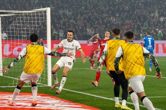 08.11.2025, Fussball: 1. Bundesliga, Saison 2025 2026, 10. Spieltag, Borussia Moenchengladbach - 1. FC Koeln im Borussia-Park in Moenchengladbach. Haris Tabakovic (Borussia Moenchengladbach, 15) bejubelt sein Tor zum 3:0. Wichtiger Hinweis: Gemaess den Vorgaben der DFL Deutsche Fussball Liga bzw. des DFB Deutscher Fussball-Bund ist es untersagt, in dem Stadion und oder vom Spiel angefertigte Fotoaufnahmen in Form von Sequenzbildern und oder videoaehnlichen Fotostrecken zu verwerten bzw. verwerten zu lassen. Foto: Kirchner-Media Thomas Haesler Copyright: xKirchner-Media ThomasxHaeslerx