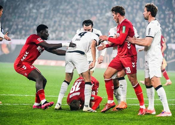 08.11.2025, xhbx, Fussball 1.Bundesliga, Borussia Moenchengladbach - 1.FC Köln v.l. Rudelbildung (DFL DFB REGULATIONS PROHIBIT ANY USE OF PHOTOGRAPHS as IMAGE SEQUENCES and or QUASI-VIDEO) Moenchengladbach