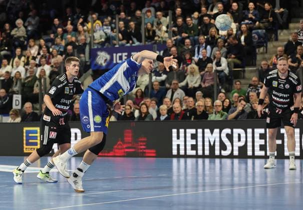 08.11.2025 - Handball - 1. Bundesliga DAIKIN HBL - Saison 2025 2026 - 11. Spieltag: HC Erlangen Metropolregion Nürnberg HCE - ThSV Eisenach - DaMa - xdaxmax - Oskar Joelsson (3, ThSV Eisenach )