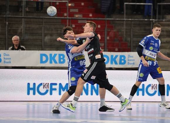 08.11.2025 - Handball - 1. Bundesliga DAIKIN HBL - Saison 2025 2026 - 11. Spieltag: HC Erlangen Metropolregion Nürnberg HCE - ThSV Eisenach - DaMa - xdaxmax - Tillman Leu (99, ThSV Eisenach ) Viggo Kristjansson (73, HC Erlangen HCE )