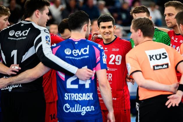 Bietigheim: HBL - 25 26 - SG BBM Bietigheim - TSV Bayer Dormagen Peter Strosack (Bayer Dormagen), Moritz Strosack (Bietigheim) Bietigheim-Bissingen Egetrans Arena Baden-Württemberg Deutschland