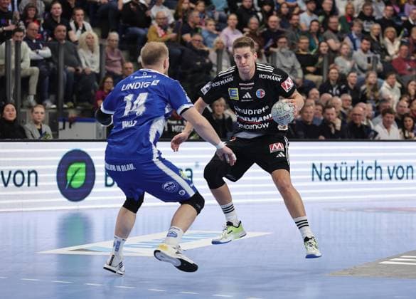 08.11.2025 - Handball - 1. Bundesliga DAIKIN HBL - Saison 2025 2026 - 11. Spieltag: HC Erlangen Metropolregion Nürnberg HCE - ThSV Eisenach - DaMa - xdaxmax - Peter Walz (14, ThSV Eisenach ) Viggo Kristjansson (73, HC Erlangen HCE )
