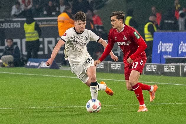 08.11.2025, Fussball: 1. Bundesliga, Saison 2025 2026, 10. Spieltag, Borussia Moenchengladbach - 1. FC Koeln im Borussia-Park in Moenchengladbach. Zweikampf zwischen Lukas Ullrich (Borussia Moenchengladbach, 26) und Alession Castro Montes (1. FC Koeln, 17). Wichtiger Hinweis: Gemaess den Vorgaben der DFL Deutsche Fussball Liga bzw. des DFB Deutscher Fussball-Bund ist es untersagt, in dem Stadion und oder vom Spiel angefertigte Fotoaufnahmen in Form von Sequenzbildern und oder videoaehnlichen Fotostrecken zu verwerten bzw. verwerten zu lassen. Foto: Kirchner-Media Thomas Haesler Copyright: xKirchner-Media ThomasxHaeslerx