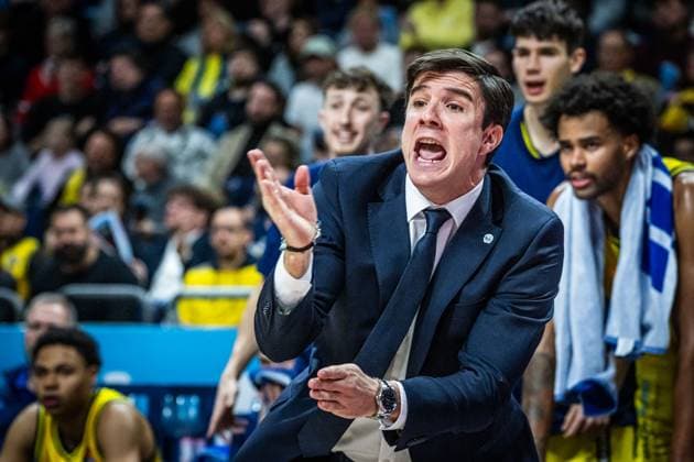 Basketball Berlin 08.11.2025 Saison 2025 2026 EasyCredit BBL 1. Bundesliga Männer, Herren Alba Berlin - SYNTAINICS MBC Weißenfels Pedro Calles (Alba Berlin, Trainer)
