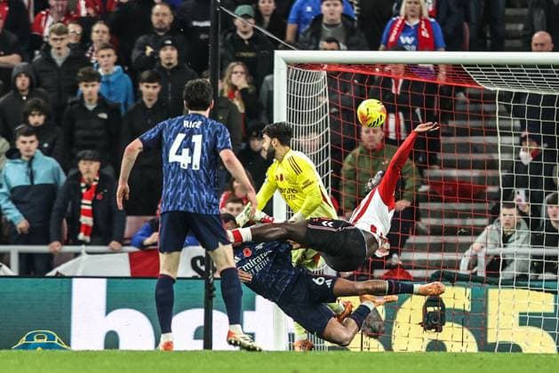 Premier League Sunderland v Arsenal Marc Guiu of Sunderland scores to make it 2-2 during the Premier League match Sunderland vs Arsenal at Stadium Of Light, Sunderland, United Kingdom, 8th November 2025 (Photo by Alfie Cosgrove News Images) Sunderland Stadium Of Light Tyne and Wear United Kingdom Copyright: xAlfiexCosgrove NewsxImagesx