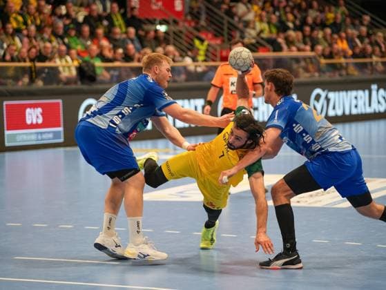 Pouya Norouzi (VfL Eintracht Hagen, 07) zwingt sich durch die Verteidigung VfL Eintracht Hagen vs. TV Grosswallstadt, Handball, 2. Bundesliga, 10. Spieltag, Saison 2025 2026, 08.11.2025 VfL Eintracht Hagen vs. TV Grosswallstadt, Handball, 2. Bundesliga, 10. Spieltag, Saison 2025 2026, 08.11.2025 Hagen Copyright: xEibner-Pressefoto DamianxKruczynx EP_DKI