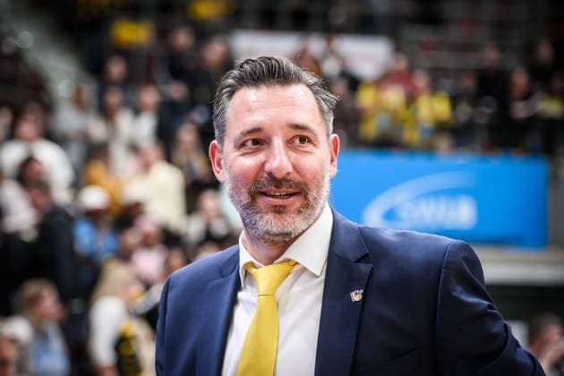 Kenneth Desloovere (MHP RIESEN Ludwigsburg, Co-Coach) - sichtlich erfreut, Laecheln, Jubel, Freude GER, MHP Riesen Ludwigsburg - EWE Baskets Oldenburg, easycredit BBL, Basketball, Bundesliga, 7. Spieltag, Spielzeit 2025 2026, 08.11.2025 GER, MHP Riesen Ludwigsburg - EWE Baskets Oldenburg, easycredit BBL, Basketball, Bundesliga, 7. Spieltag, Spielzeit 2025 2026, 08.11.2025 Ludwigsburg Copyright: xSandyxDinkelackerx EP_SDR