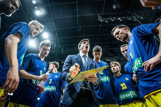 Basketball Berlin 08.11.2025 Saison 2025 2026 EasyCredit BBL 1. Bundesliga Männer, Herren Alba Berlin - SYNTAINICS MBC Weißenfels Pedro Calles (Alba Berlin, Trainer)