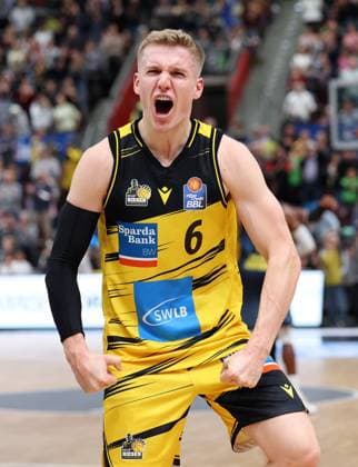BAU 08.11.2025 Ludwigsburg Basketball MHP Riesen Ludwigsburg vs. EWE Baskets Oldenburg, Johannes Patrick (LB, vorn) jubelt über den Sieg
