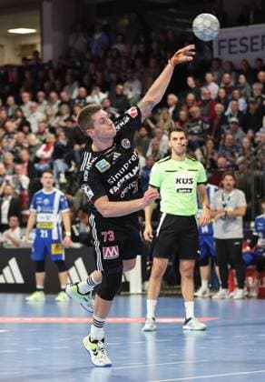 08.11.2025 - Handball - 1. Bundesliga DAIKIN HBL - Saison 2025 2026 - 11. Spieltag: HC Erlangen Metropolregion Nürnberg HCE - ThSV Eisenach - DaMa - xdaxmax - Viggo Kristjansson (73, HC Erlangen HCE )